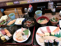 おばけ寿司　お昼のお得ランチ！赤だし無料！